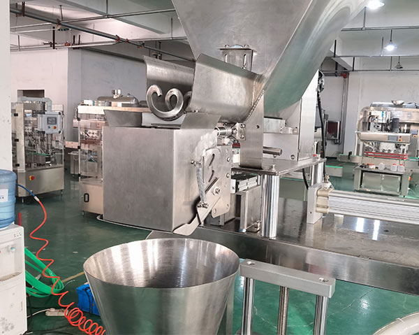 小型食品酱料灌装生产线需要什么机器设备组成(图2)